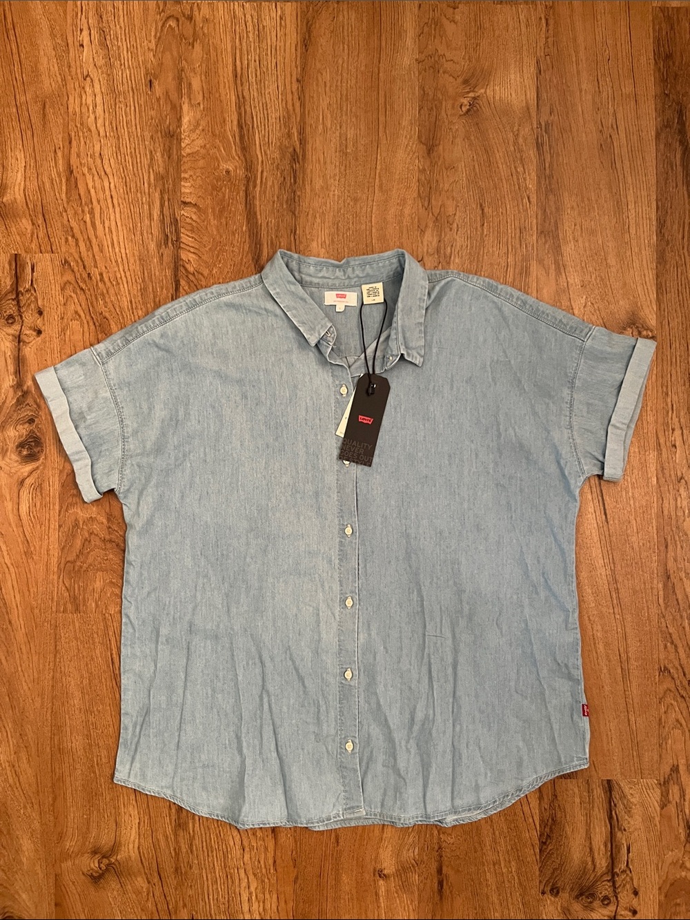 NWT Levi’s Chambray Button Down Top Light Wash